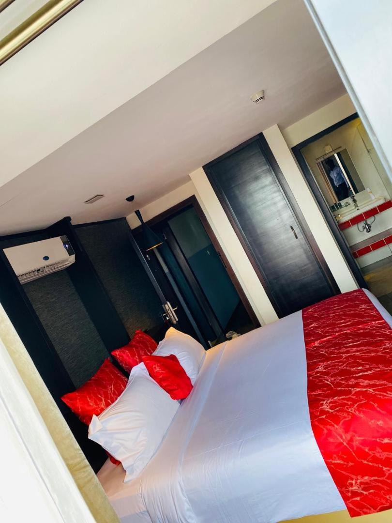 Boun'S Hotel Yaoundé エクステリア 写真