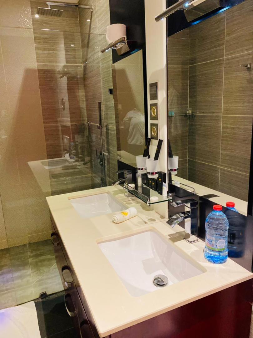 Boun'S Hotel Yaoundé エクステリア 写真